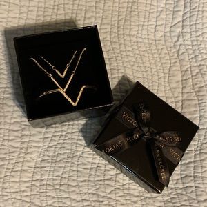 Beautiful Victoria Secret jewelry set NWT